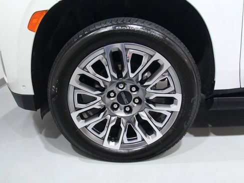 Used 2023 GMC Yukon XL Denali Ultimate AWD/4WD image 16