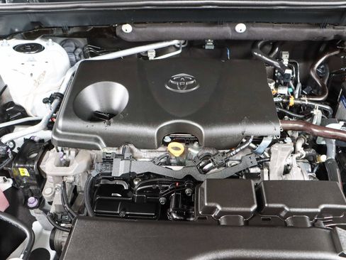 Used 2021 Toyota RAV4 LE image 29