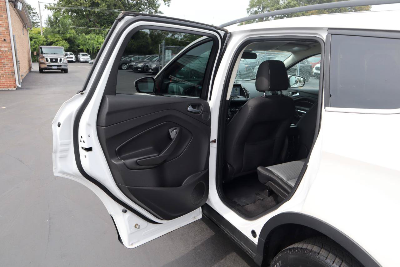 Used 2017 Ford Escape SE w/ Equipment Group 201A AWD/4WD image 16