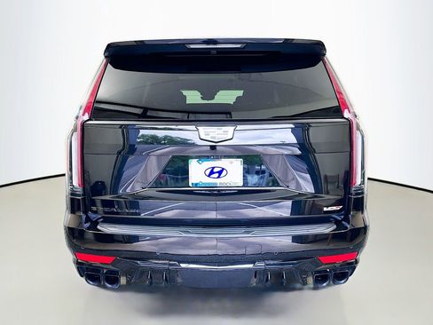 Used 2024 Cadillac Escalade ESV V w/ LPO, ONYX Package AWD/4WD image 6