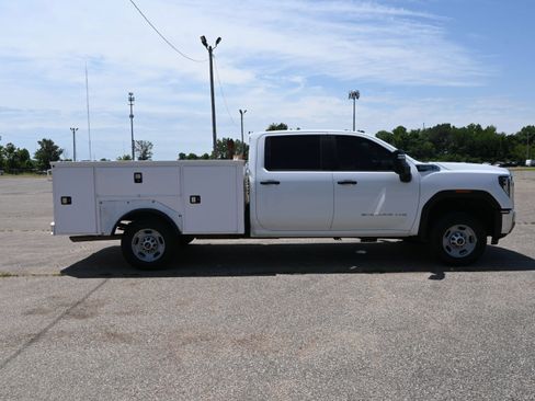Used 2024 GMC Sierra 2500 Pro w/ Convenience Package AWD/4WD image 11
