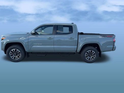 Used 2022 Toyota Tacoma TRD Sport AWD/4WD image 4