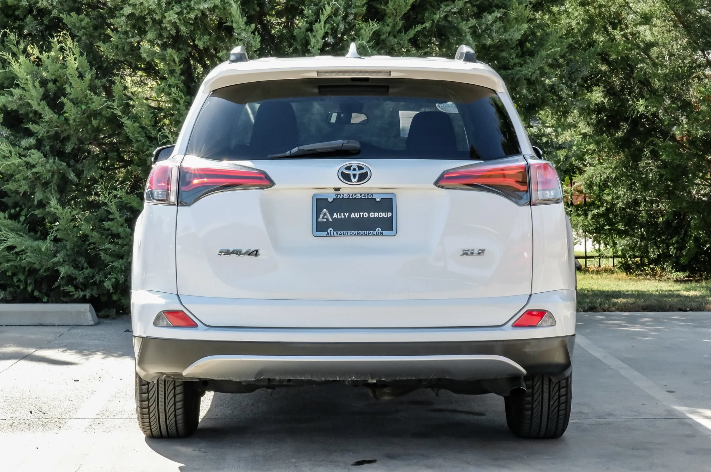 Used 2018 Toyota RAV4 XLE w/ Plus Extra Value Package FWD image 9