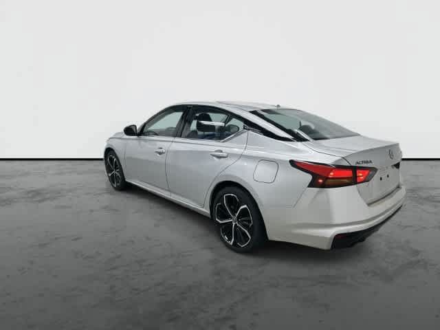 Used 2025 Nissan Altima 2.5 SR FWD image 2