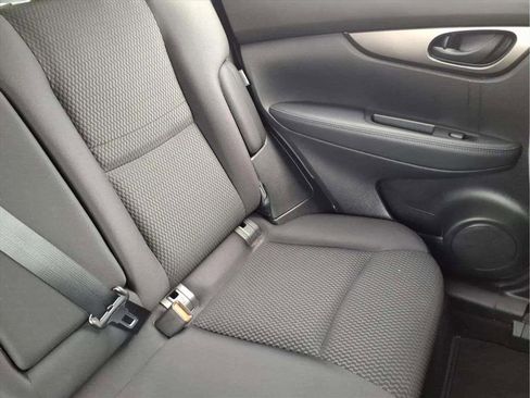 Used 2021 Nissan Rogue Sport S image 18