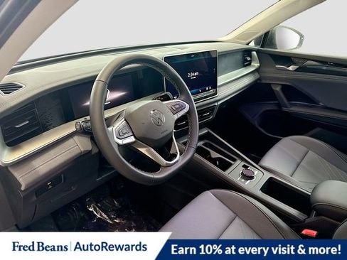 New 2025 Volkswagen Tiguan SE FWD image 6