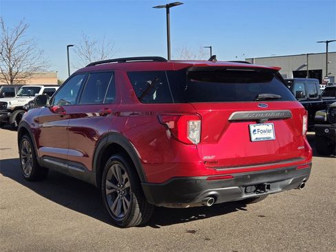 Used 2022 Ford Explorer XLT w/ Equipment Group 202A image 4