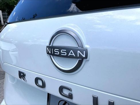 Used 2025 Nissan Rogue Platinum w/ Platinum Premium Package FWD image 60