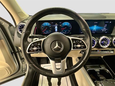 Used 2022 Mercedes-Benz GLB 250 image 11