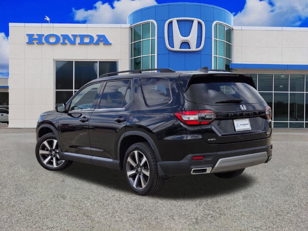 Used 2023 Honda Pilot Touring image 5