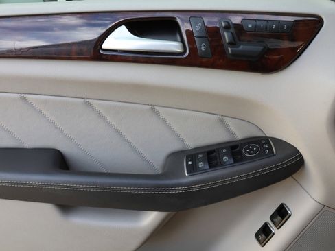 Used 2016 Mercedes-Benz GL 450 4MATIC image 12