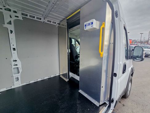 Used 2025 RAM ProMaster 2500 w/ Convenience Group image 33