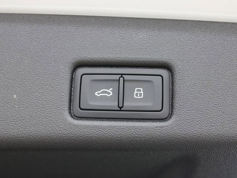 New 2025 Audi Q5 Prestige image 31