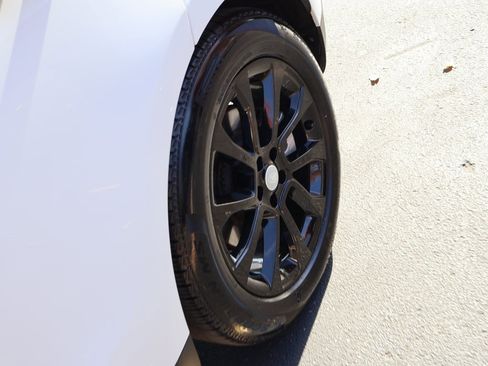 Used 2025 Land Rover Range Rover Sport SE image 38