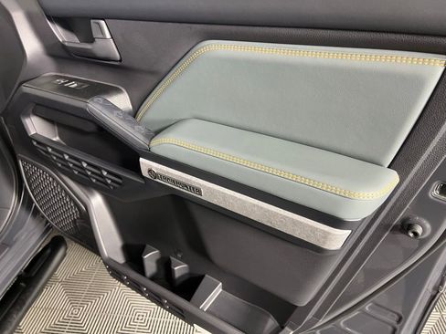 Used 2025 Toyota 4Runner Trailhunter image 36