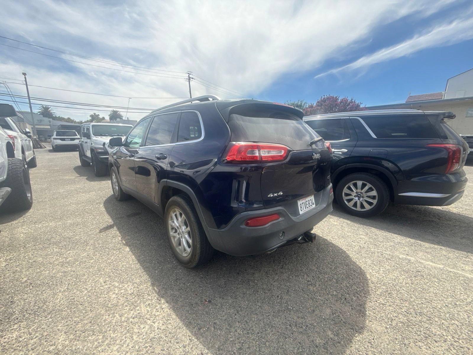 Used 2015 Jeep Cherokee Latitude AWD/4WD image 2