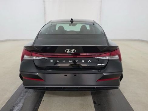 Used 2026 Hyundai Elantra Limited FWD image 5