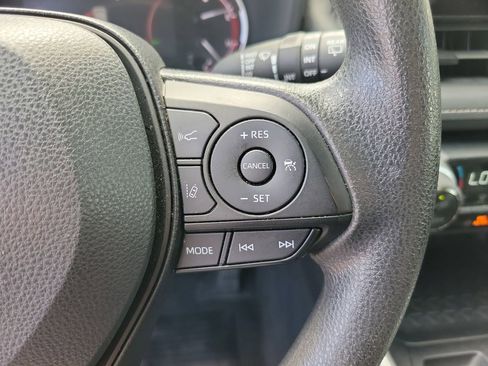 Used 2024 Toyota RAV4 XLE FWD image 20