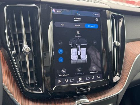 Certified 2023 Volvo XC60 B5 Plus w/ Climate Package AWD/4WD image 18