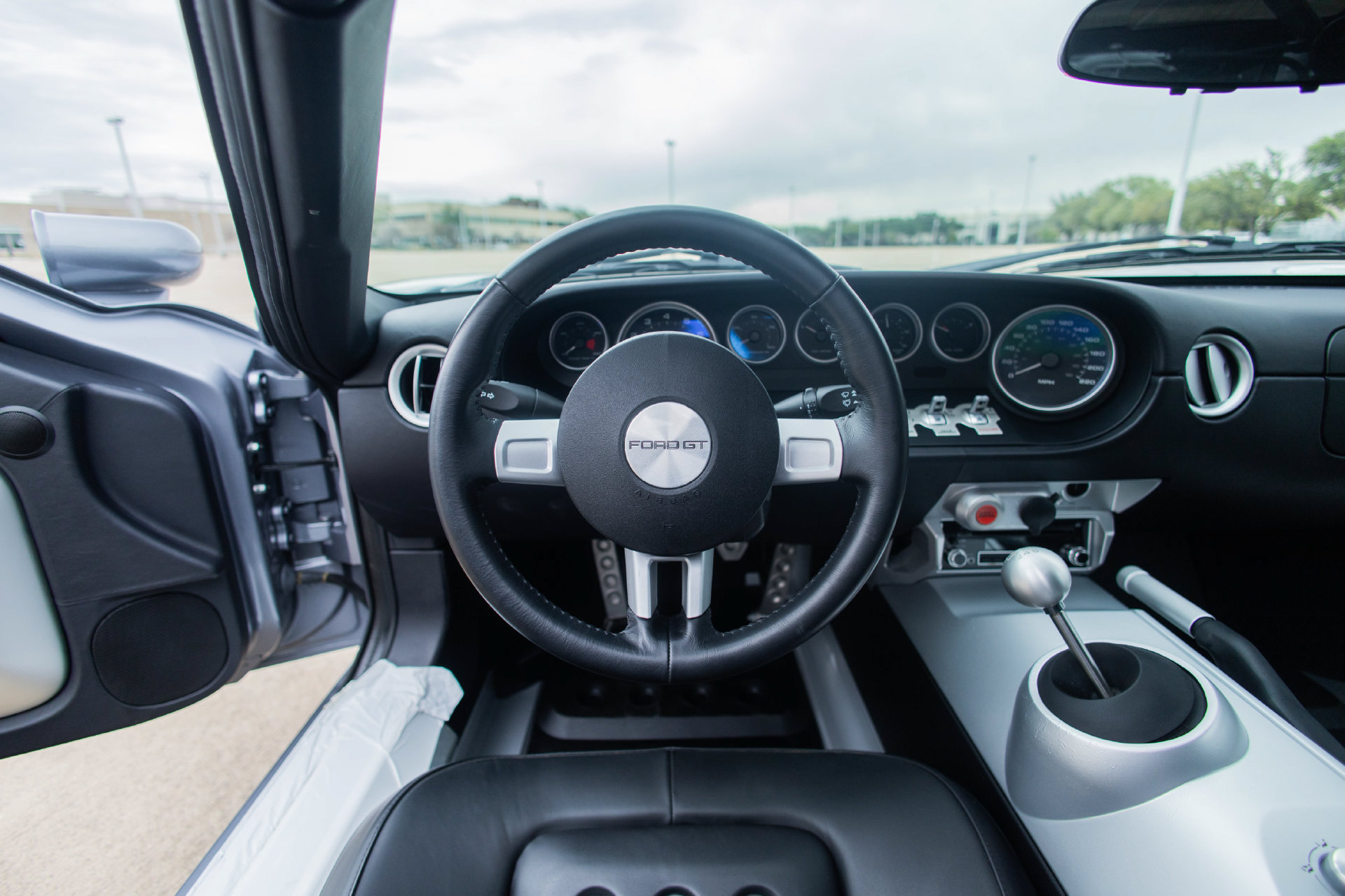 Used 2006 Ford GT RWD image 58