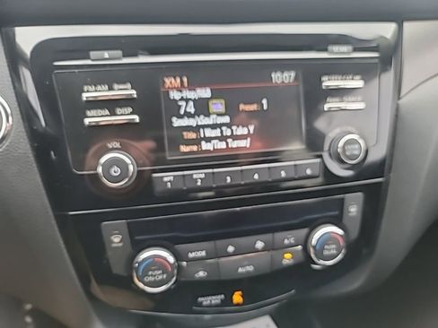 Used 2015 Nissan Rogue SV image 10