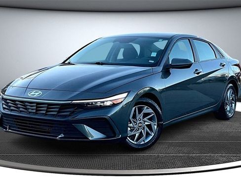 Used 2024 Hyundai Elantra SEL image 1