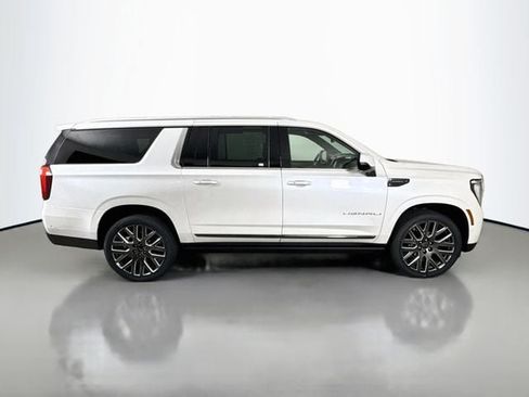 Used 2025 GMC Yukon XL Denali Ultimate AWD/4WD image 9