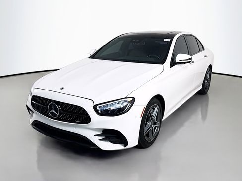 Used 2022 Mercedes-Benz E 350 Sedan w/ AMG Line Exterior image 4