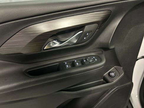 Used 2023 GMC Terrain SLE w/ Driver Convenience Package FWD image 14