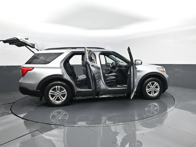 Used 2020 Ford Explorer XLT w/ Equipment Group 202A AWD/4WD image 29