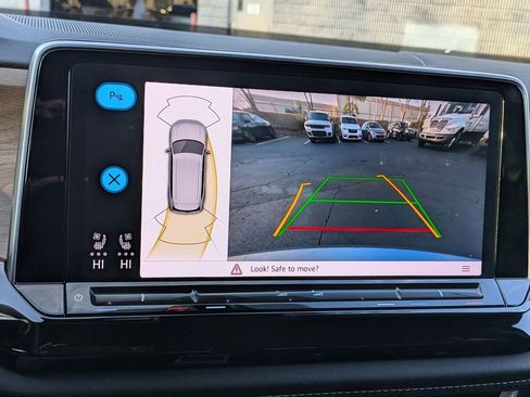 Used 2025 Volkswagen Atlas SE image 21