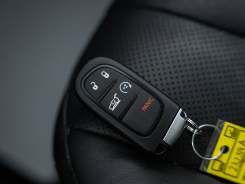 Used 2021 Jeep Cherokee Latitude Lux w/ Sun & Sound Group image 45