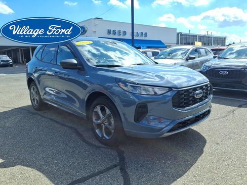 Certified 2023 Ford Escape ST-Line w/ Tech Pack #1 AWD/4WD image 4