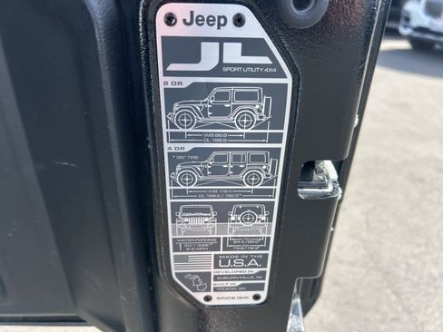 Used 2023 Jeep Wrangler Sahara image 35