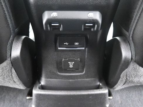 Used 2020 Jeep Wrangler Unlimited Sahara image 33