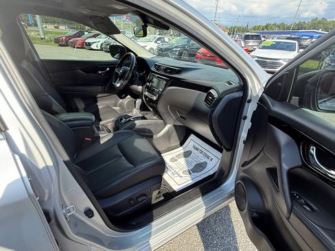 Used 2021 Nissan Rogue Sport SL w/ Premium Package image 9