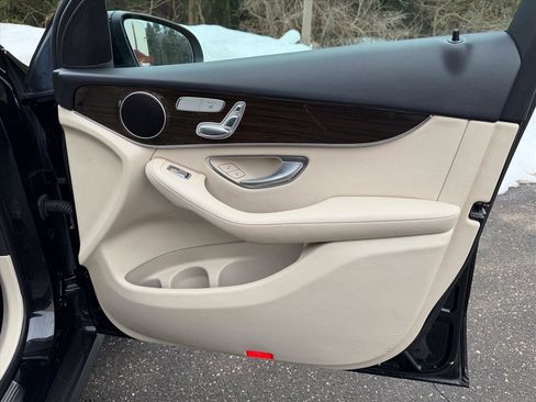 Used 2018 Mercedes-Benz GLC 300 4MATIC image 27