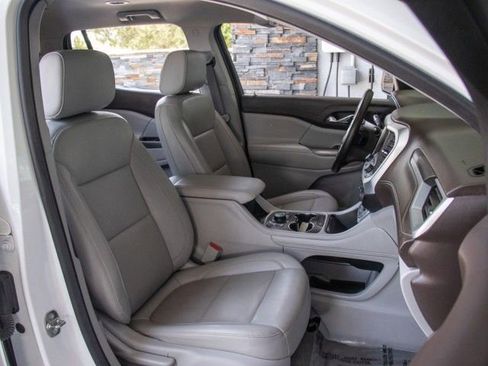 Used 2023 GMC Acadia SLT image 19