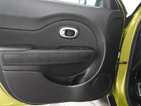 Used 2014 Kia Soul FWD image 18
