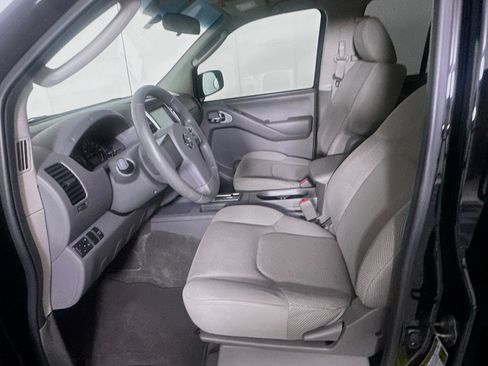 Used 2010 Nissan Frontier SE image 13