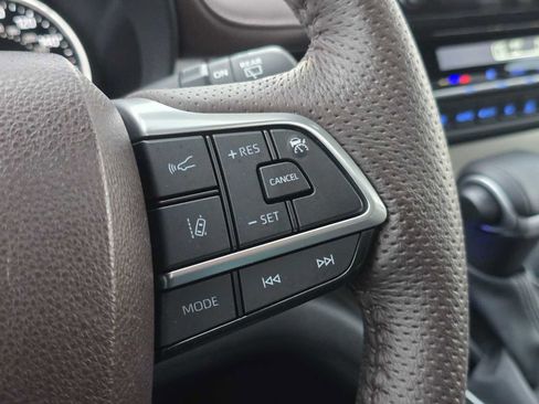 Used 2023 Toyota Sienna Platinum image 34