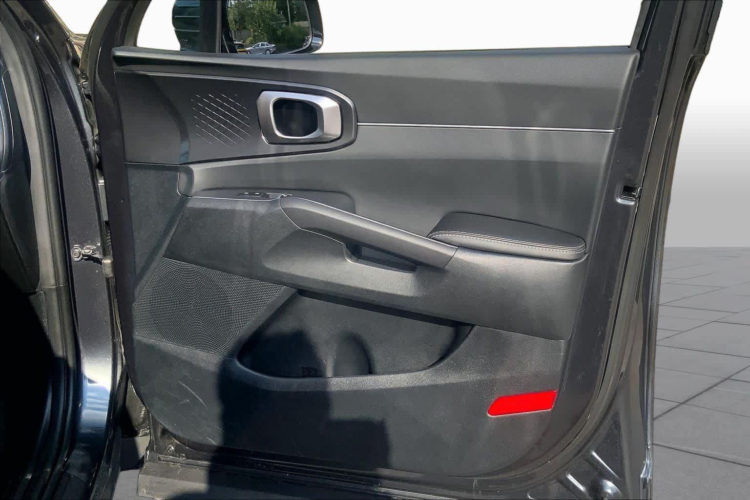 Used 2024 Kia Sorento S FWD image 21