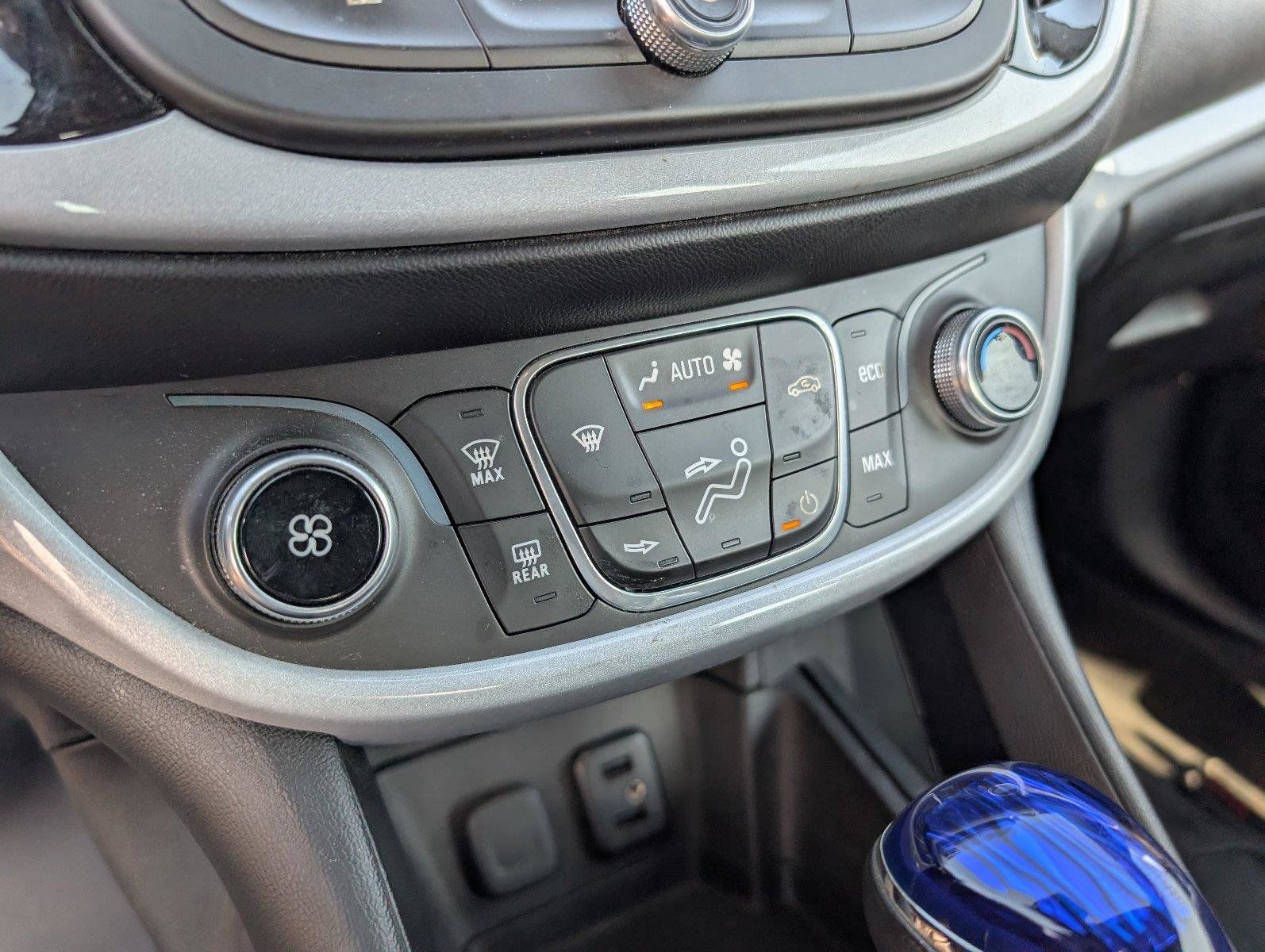 Used 2017 Chevrolet Volt LT FWD image 19