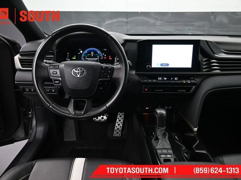 Used 2025 Toyota Camry SE FWD image 11