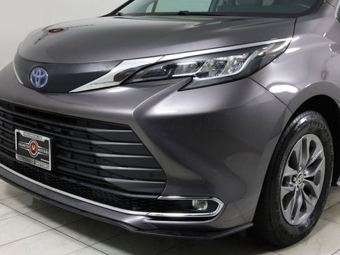 Used 2021 Toyota Sienna XLE image 46