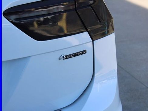 Used 2024 Volkswagen Tiguan SE R-Line image 8