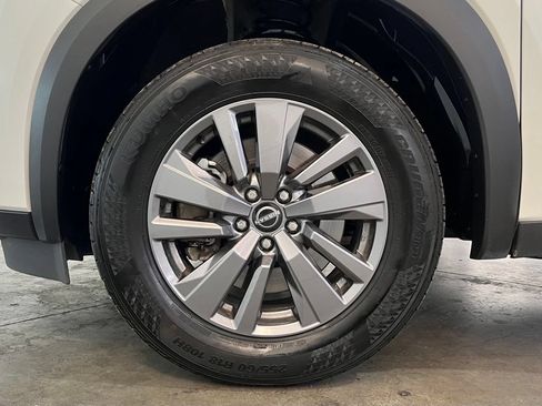 Used 2024 Nissan Pathfinder SV AWD/4WD image 16