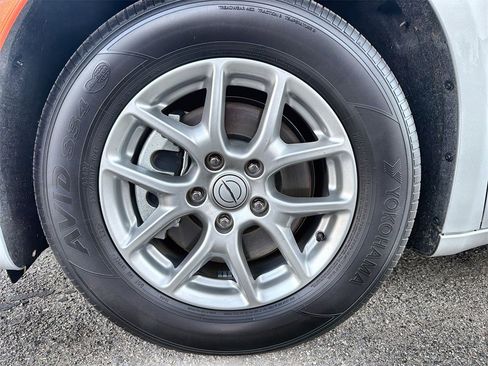 Used 2026 Chrysler Pacifica Select image 18