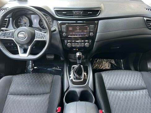 Used 2018 Nissan Rogue SV w/ Premium Package image 16