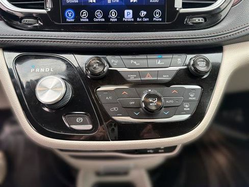 Used 2017 Chrysler Pacifica Limited w/ Advanced Safetytec Group image 16